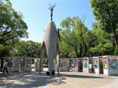 写真：会員に協力を呼びかけた、平和への願いを込めた折鶴、14,219羽　広島平和記念公園へ
